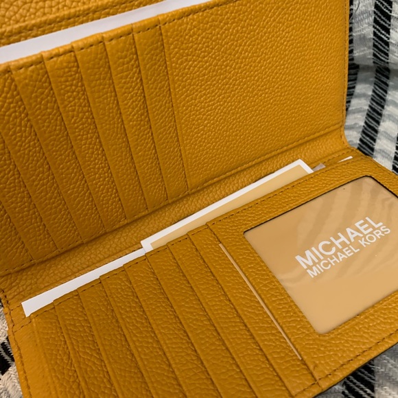 Michael kors brown wallet brand new large trifold - Picture 8 of 8